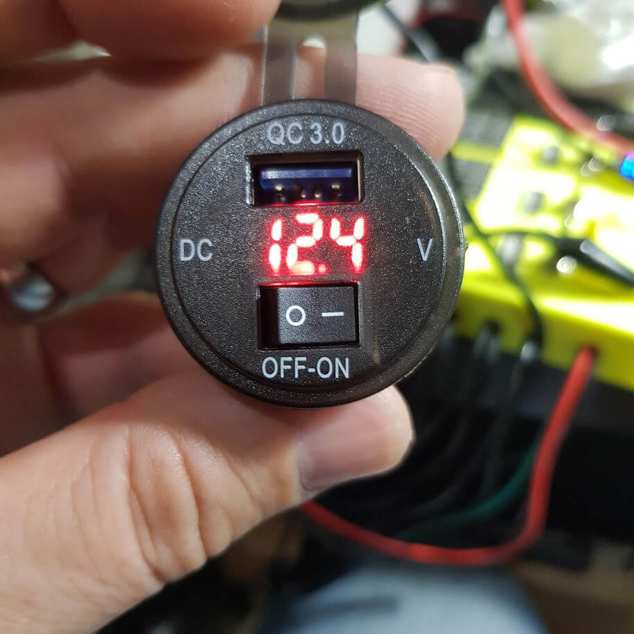 Voltmetro Tester Digitale incasso Auto Moto DC 12-24V con USB 3.0 e interruttore