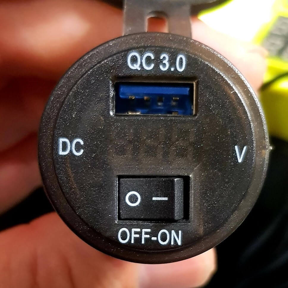 Voltmetro Tester Digitale incasso Auto Moto DC 12-24V con USB 3.0 e interruttore