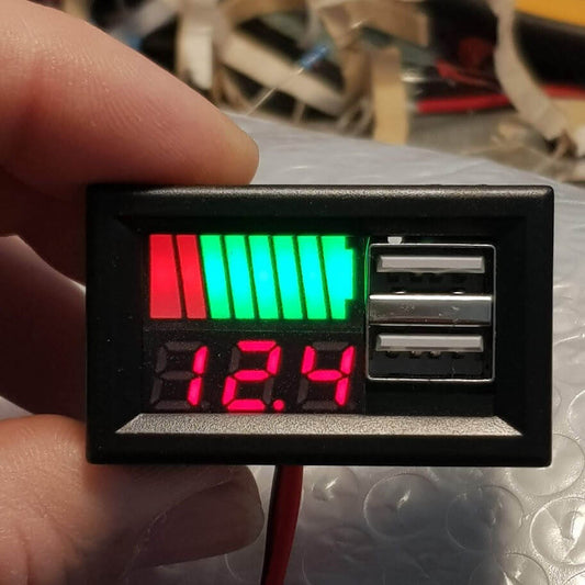 VOLTMETRO DIGITALE 12V LCD DA PANNELLO CON DOPPIO USB 5V MOTO,AUTO,CAMPER,BARCA