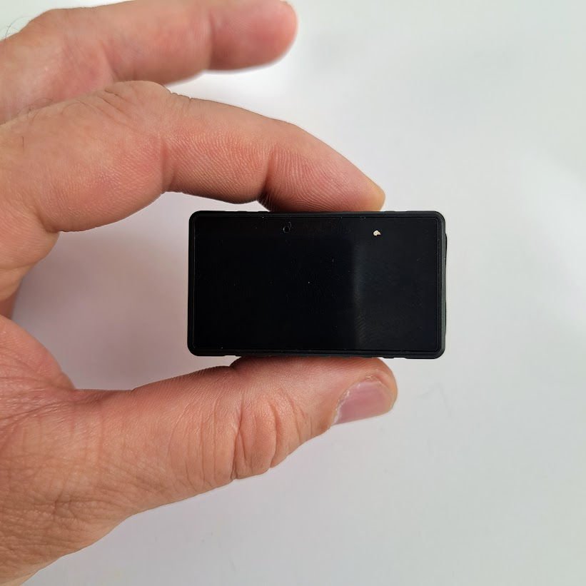Mini GPS tracker con alimentatore incluso